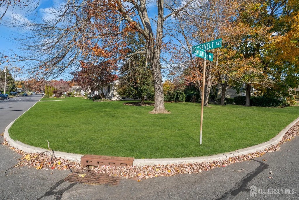 32 Roosevelt Avenue, East Brunswick