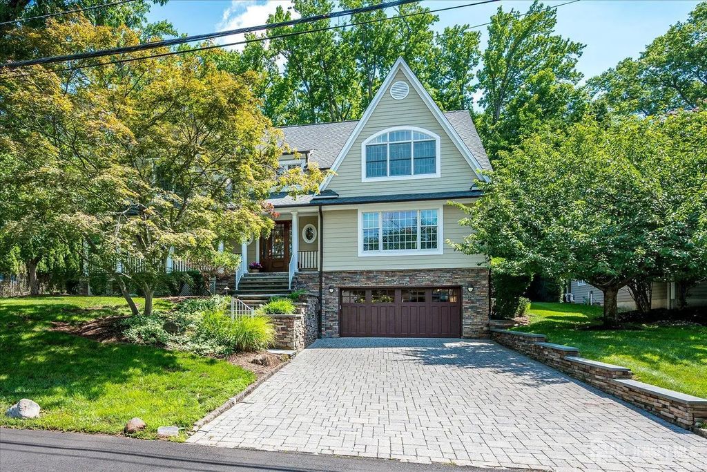 4 Edgewood Road, Edison