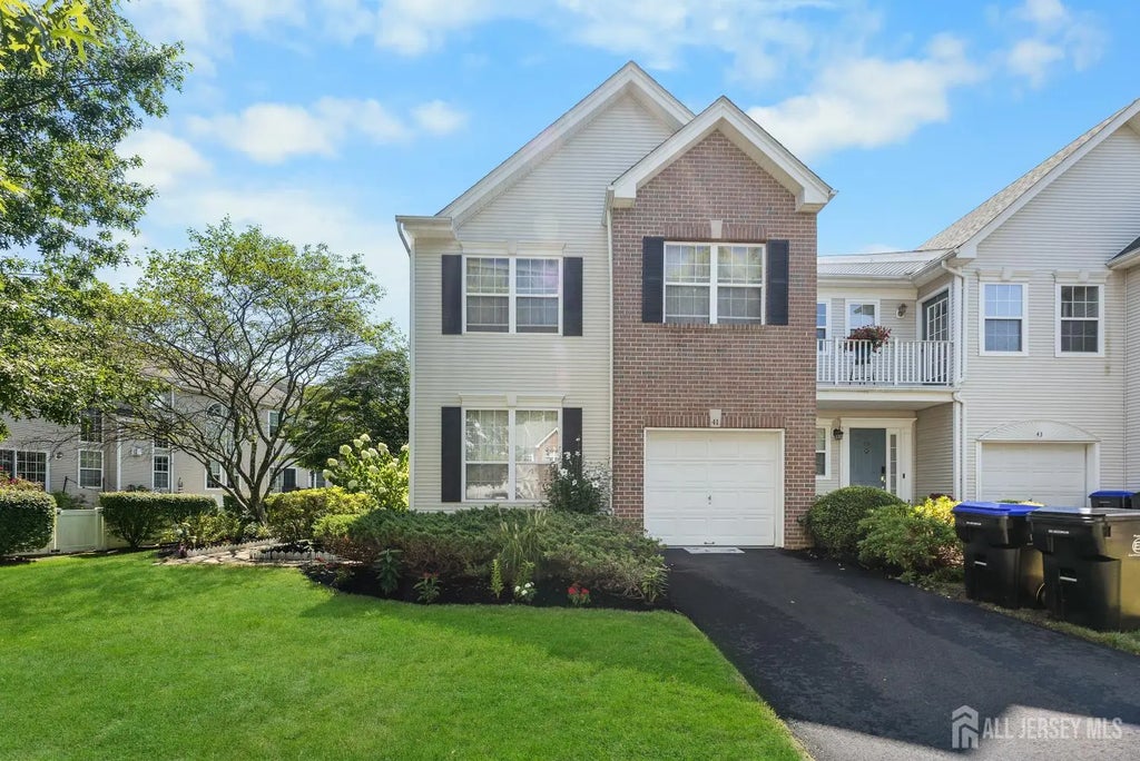 41 Pennsbury Way, East Brunswick