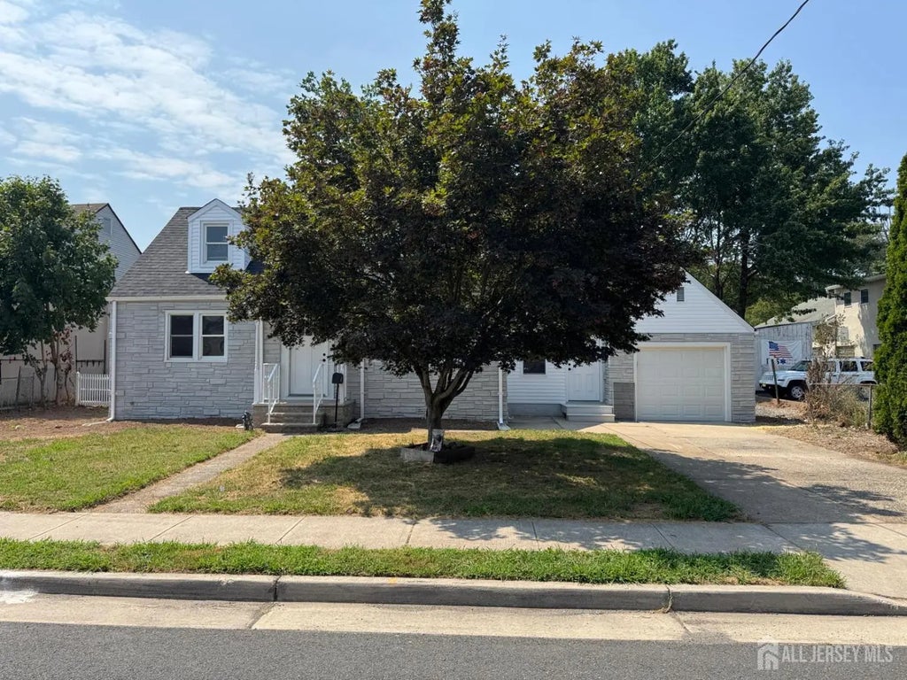 16 S 3rd Avenue, Manville