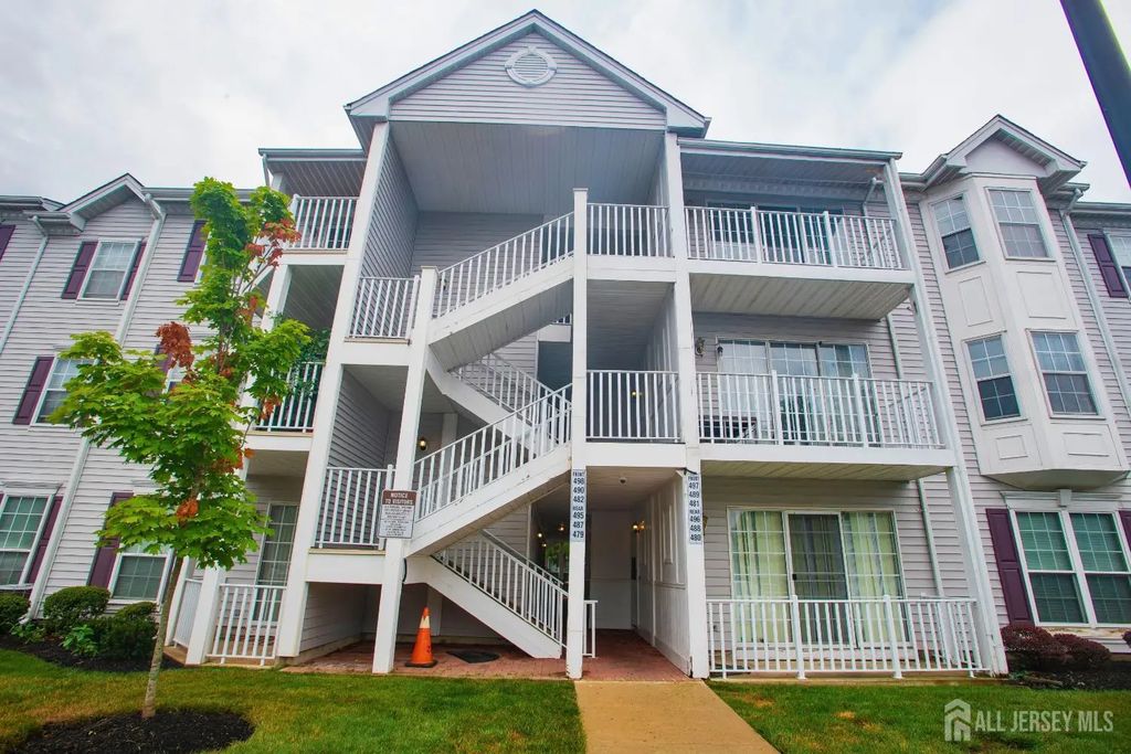 488 Witney Court, North Brunswick