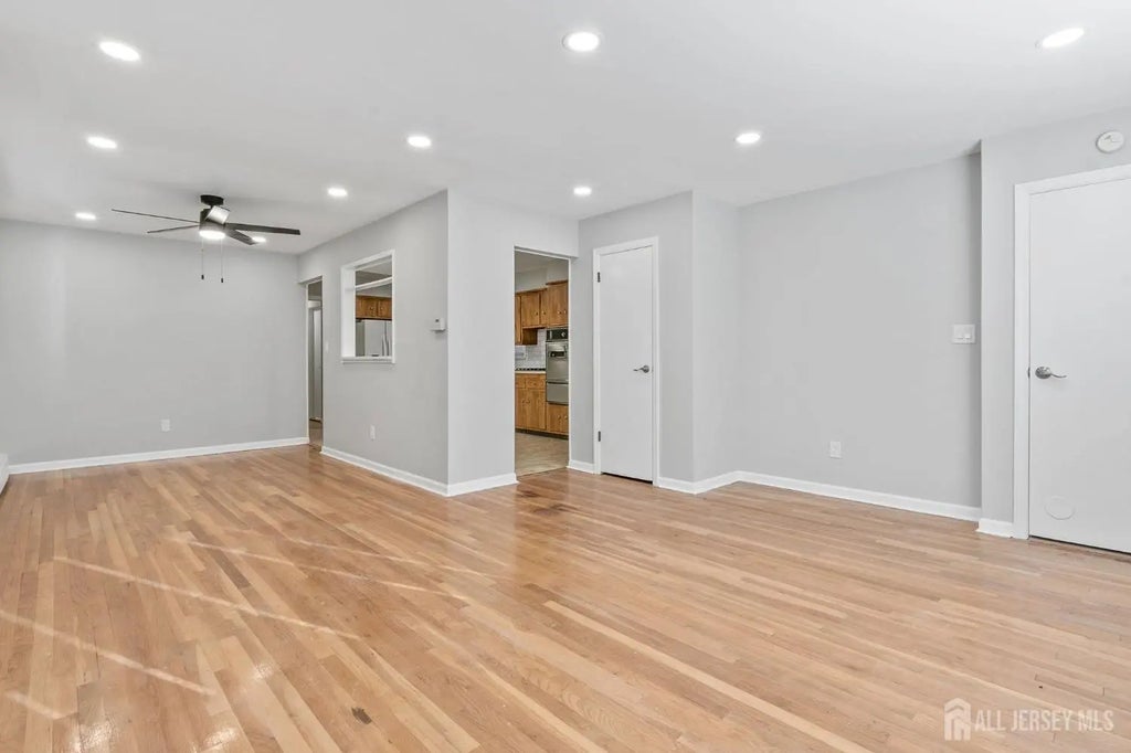 382 Cator Avenue, Jersey City