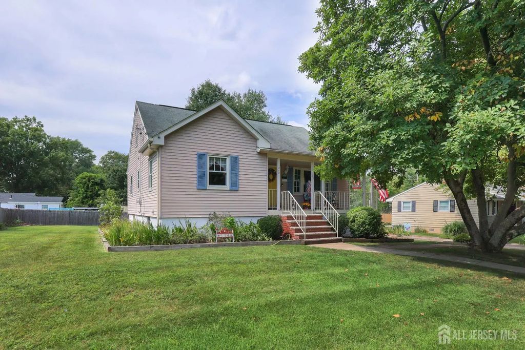414 S Madison Avenue S, Dunellen