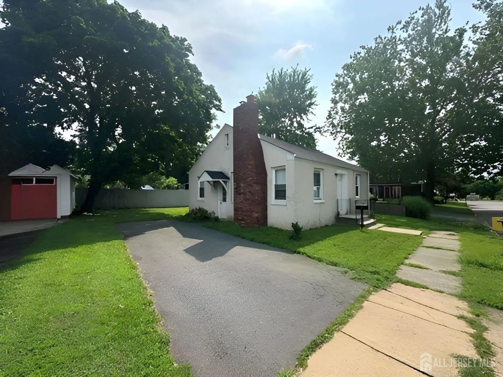 24 Seminary Avenue, Hopewell Twp