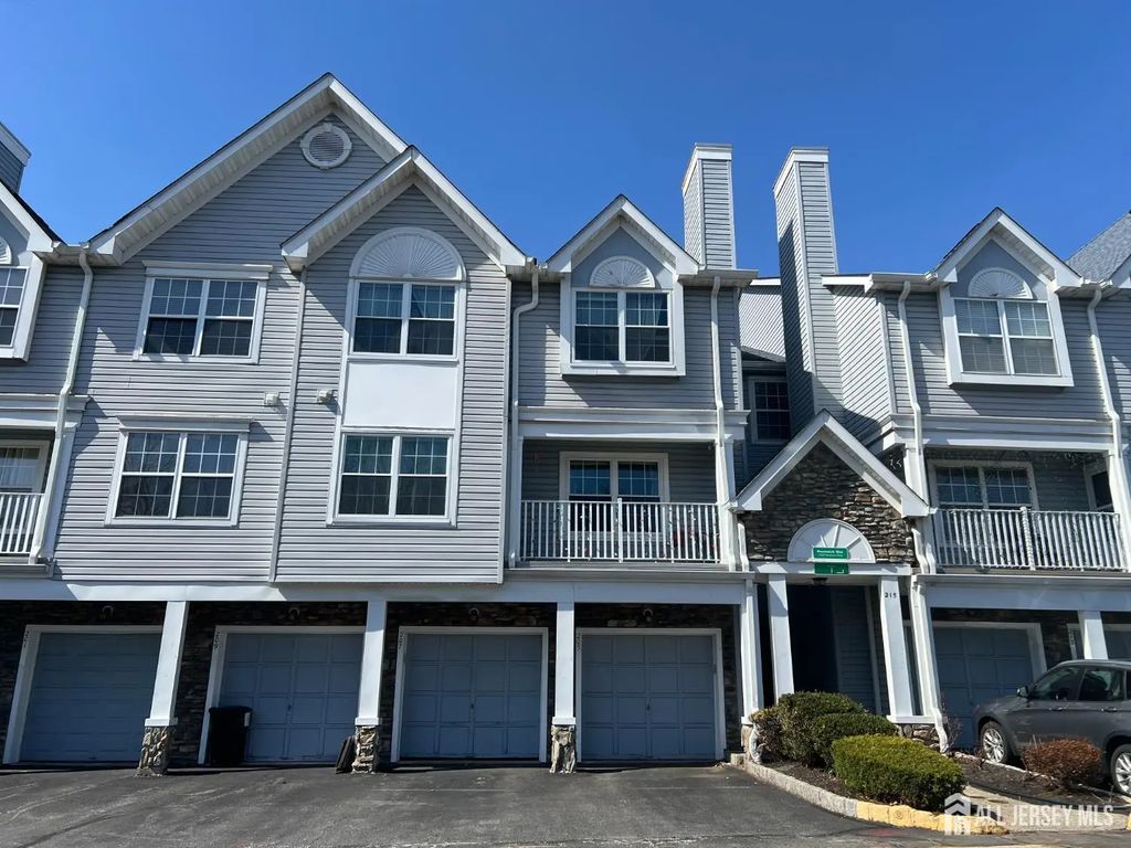 207 Prestwick Way, Edison
