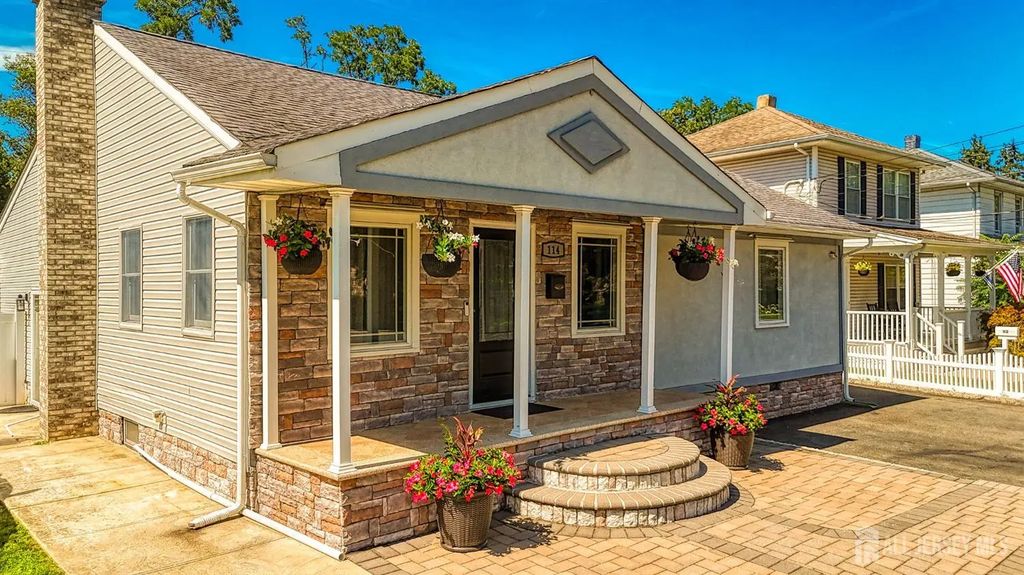 114 Manalapan Road, Spotswood