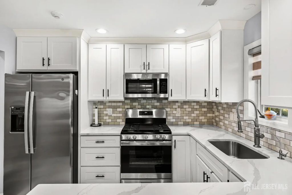 53 Winthrop Road, Monroe