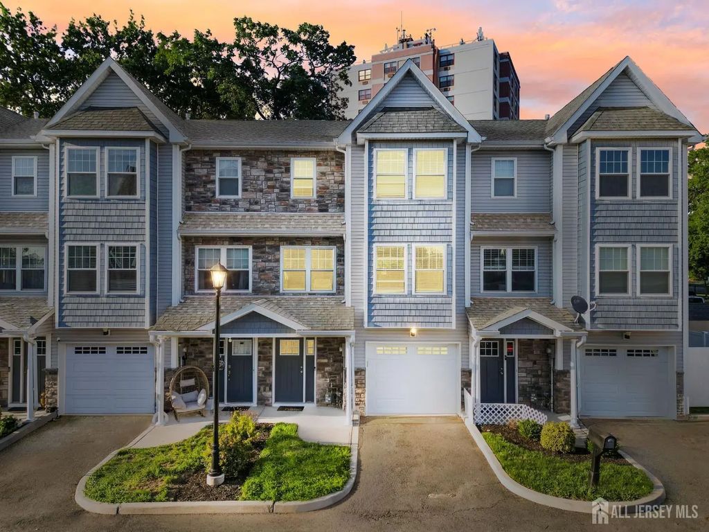 322 Mcguire Place, Perth Amboy