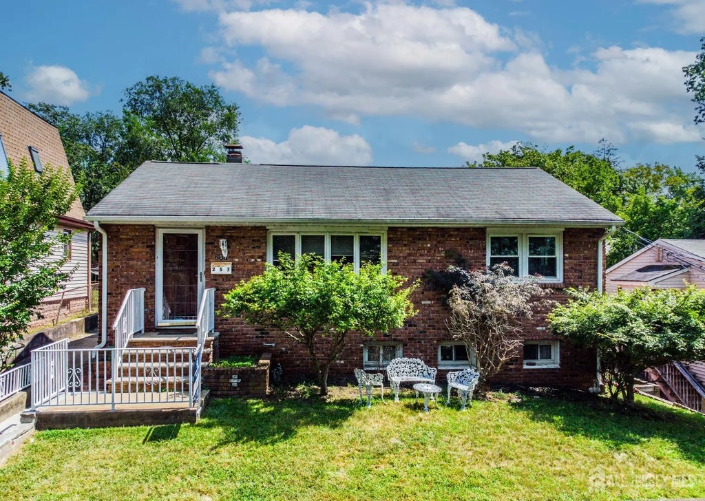 257 S 6th Avenue, Highland Park