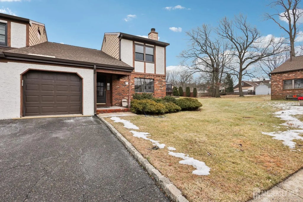 21 Wellington Court, Sayreville