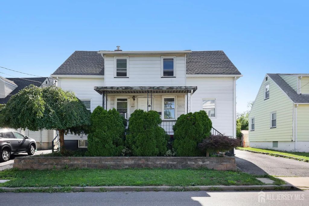 661 Leone Street, Woodbridge Proper