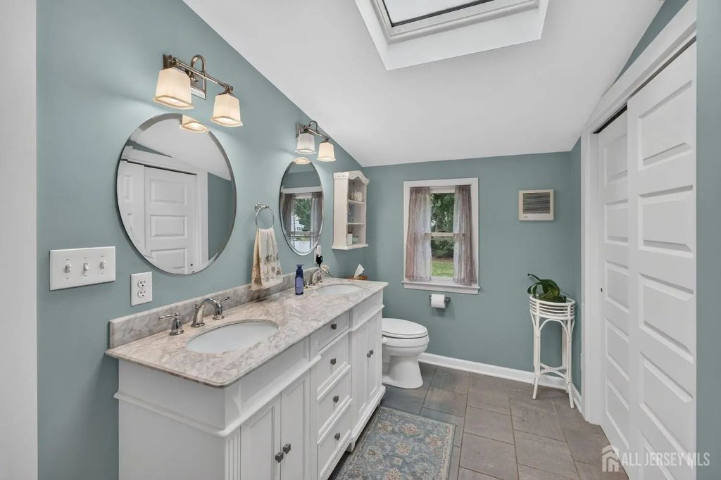 325 Dorn Avenue, Middlesex
