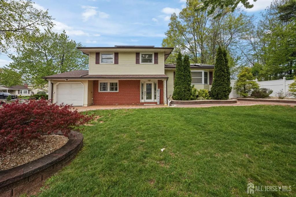 1351 Suwanee Drive, North Brunswick
