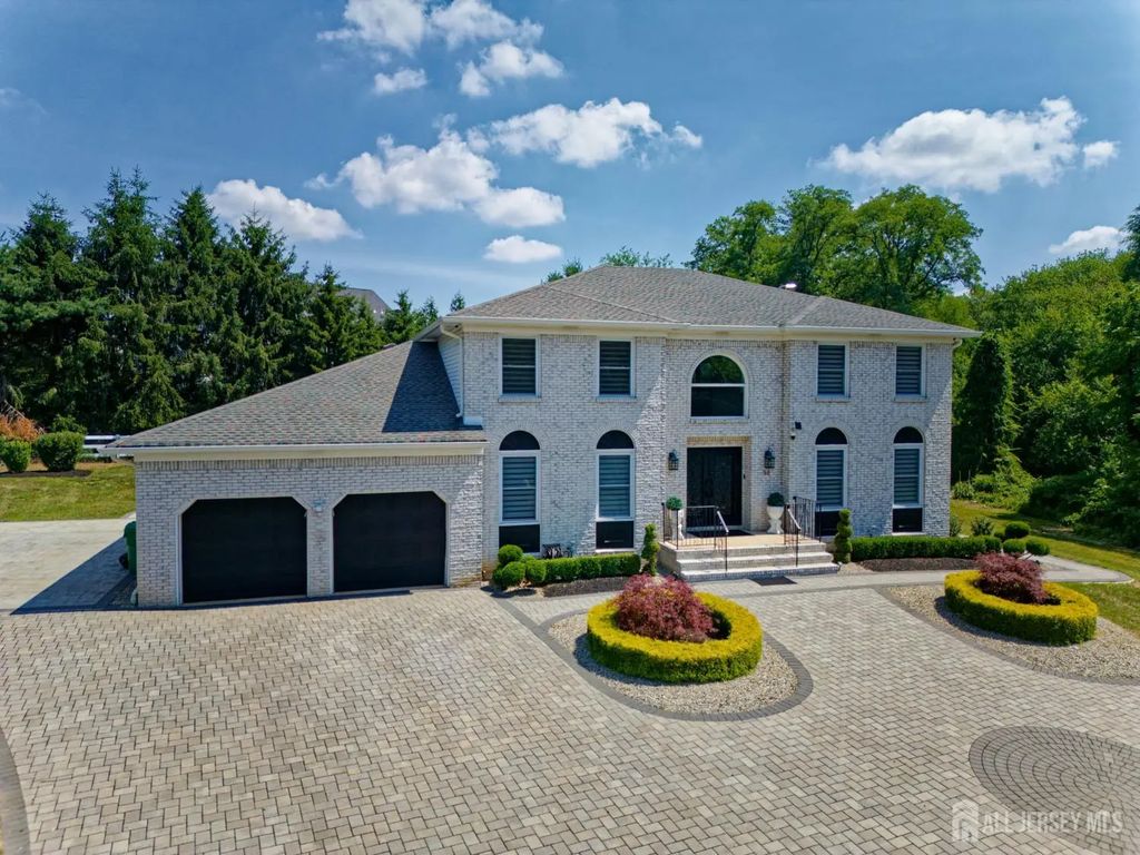 55 School Road E, Marlboro