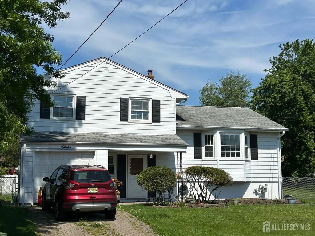 7 Bayberry Court, Edison