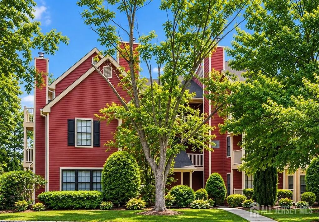 342 Crosspointe Drive, East Brunswick