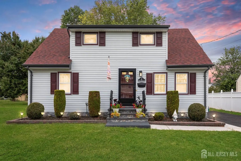 43 N Madison Avenue, Avenel