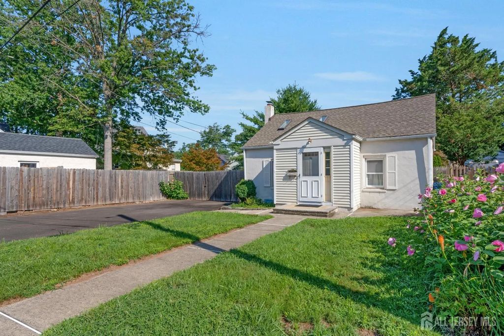 96 Conover Place, Middlesex