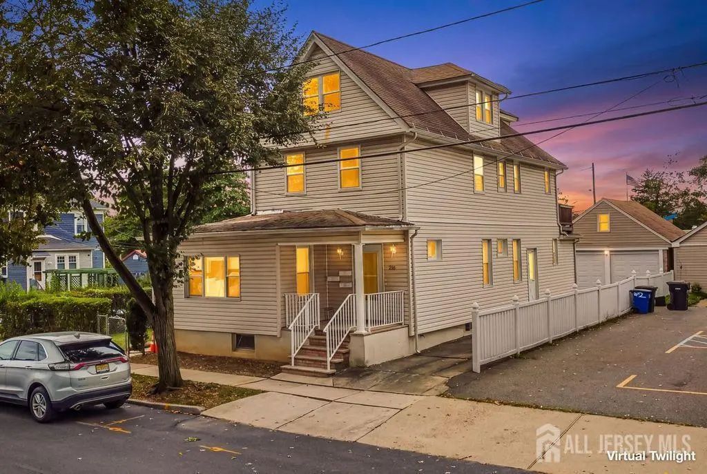 216 Amherst Street, Highland Park