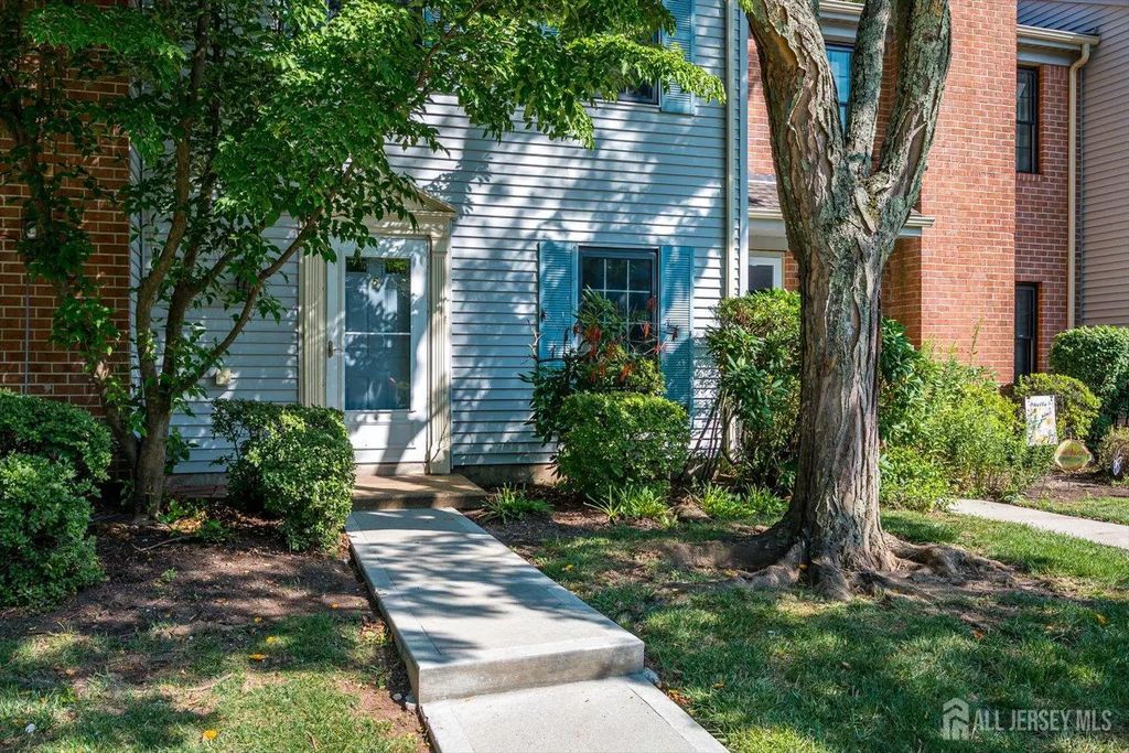 5 Pear Tree Lane, Franklin