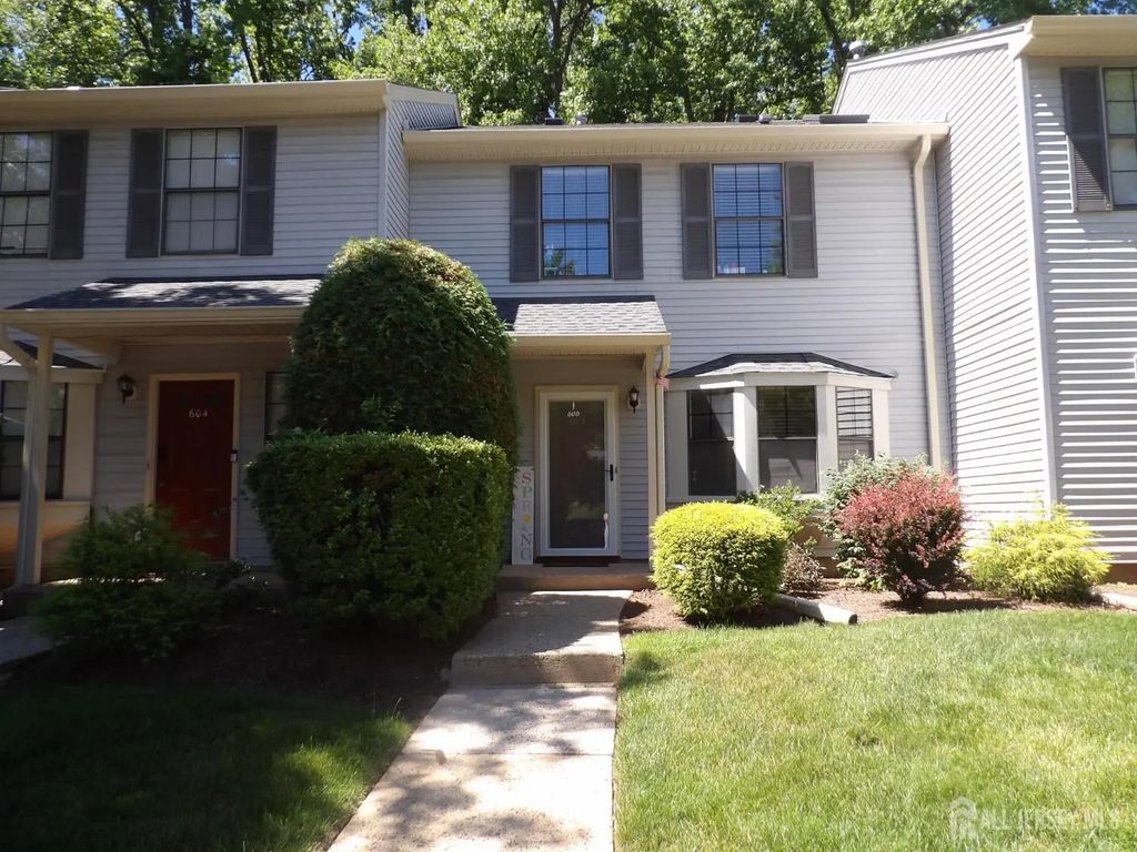 605 Timber  Oaks Road, Edison