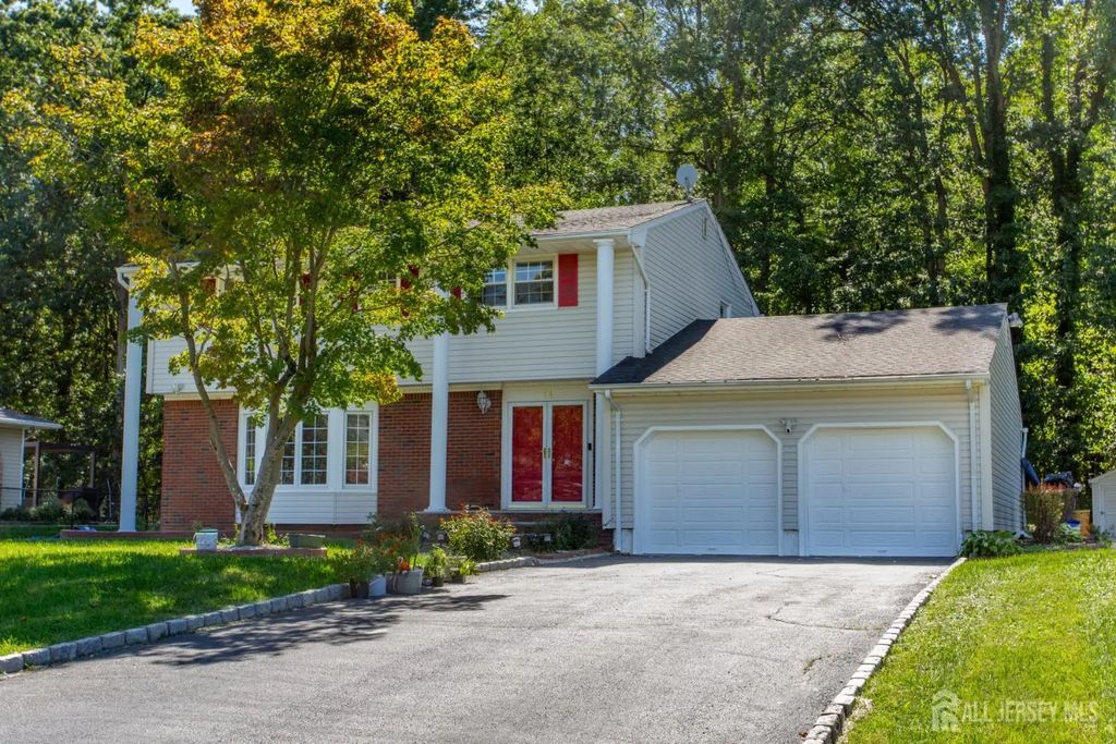 14 Woodmere Rd Road, North Brunswick