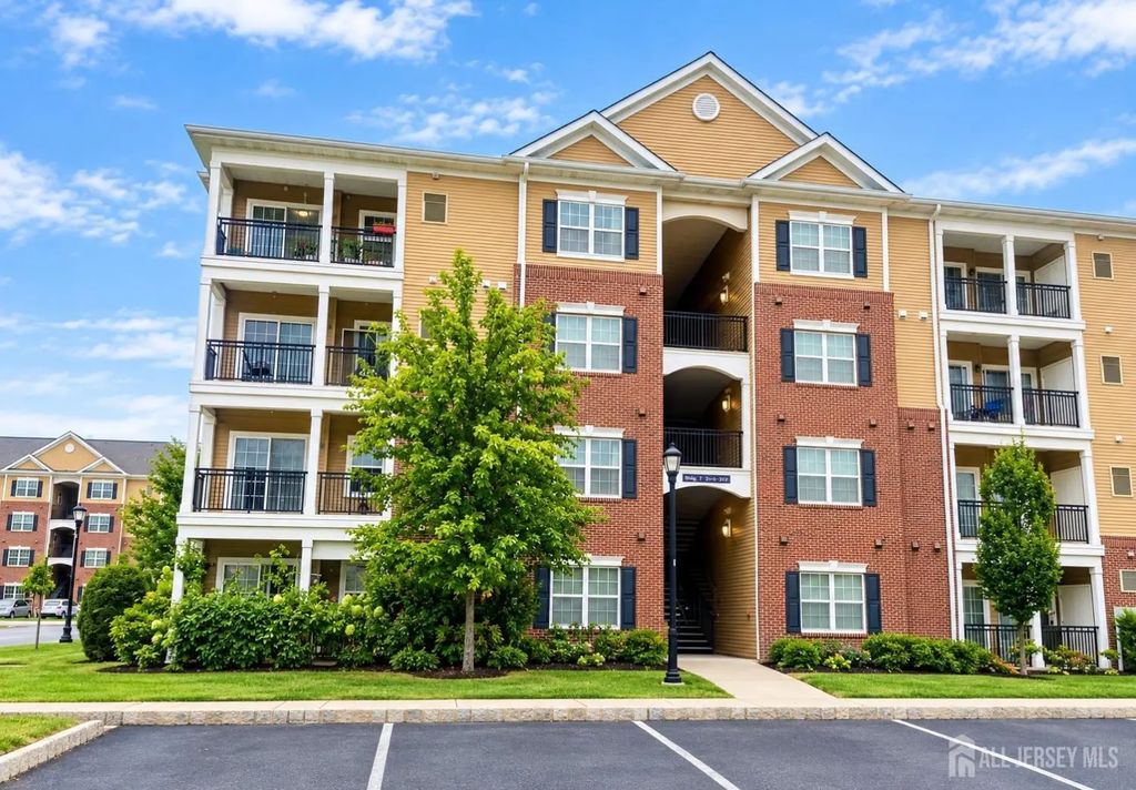 728 Strassle Way, South Plainfield