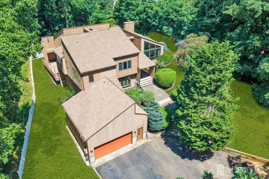 6 Sugar Lane, Holmdel