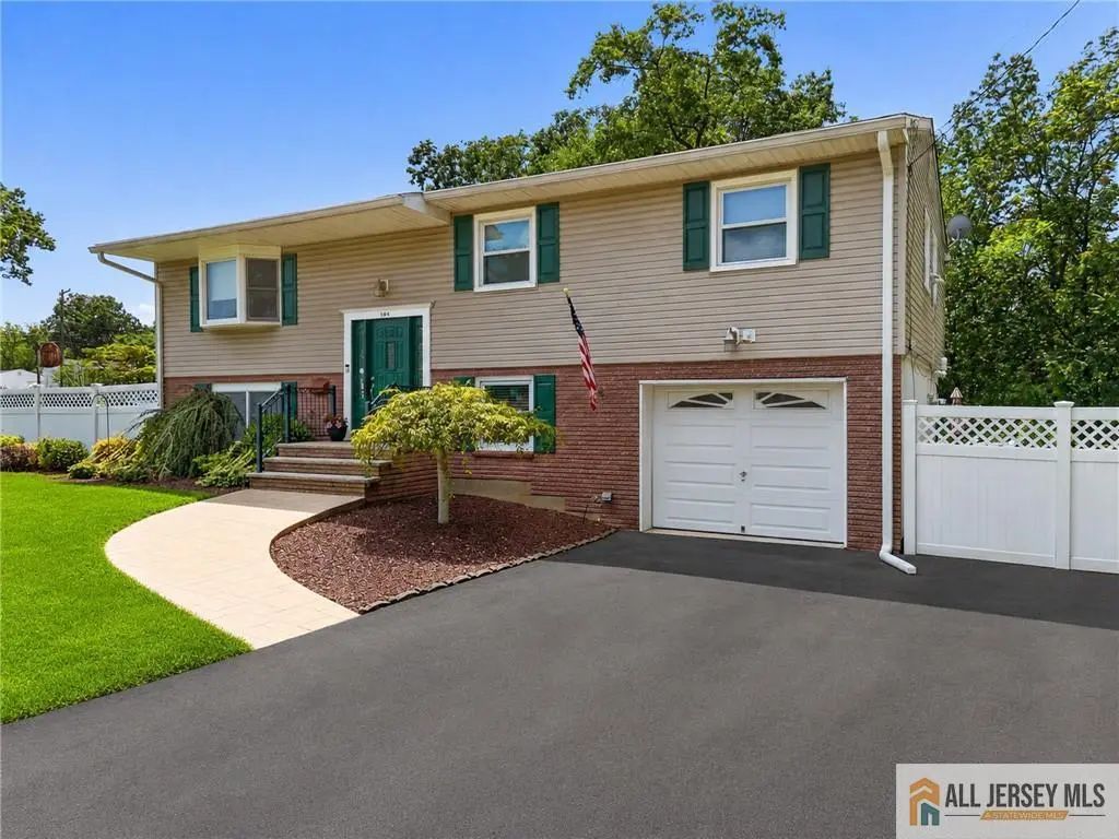104 Pinewood Road, Howell