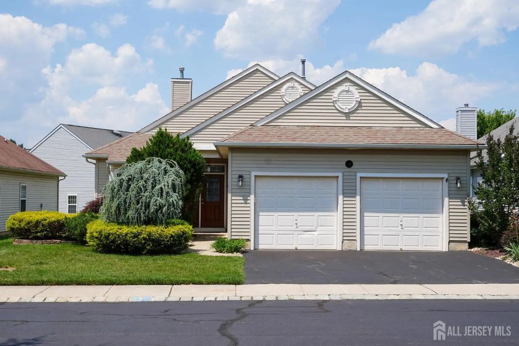 64 Viineyard Court, Monroe