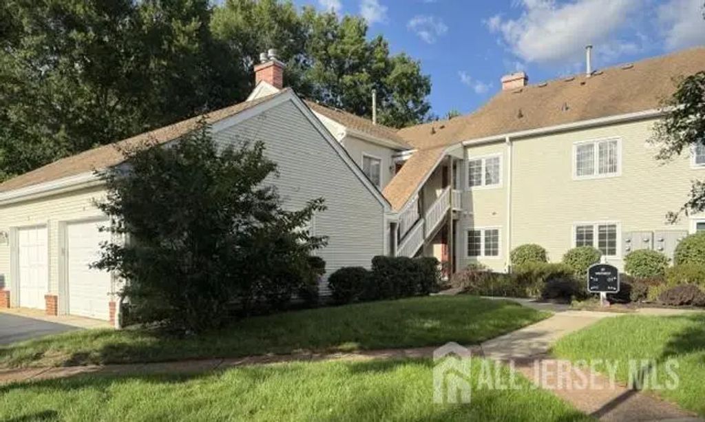 81 Winthrop Road, Monroe