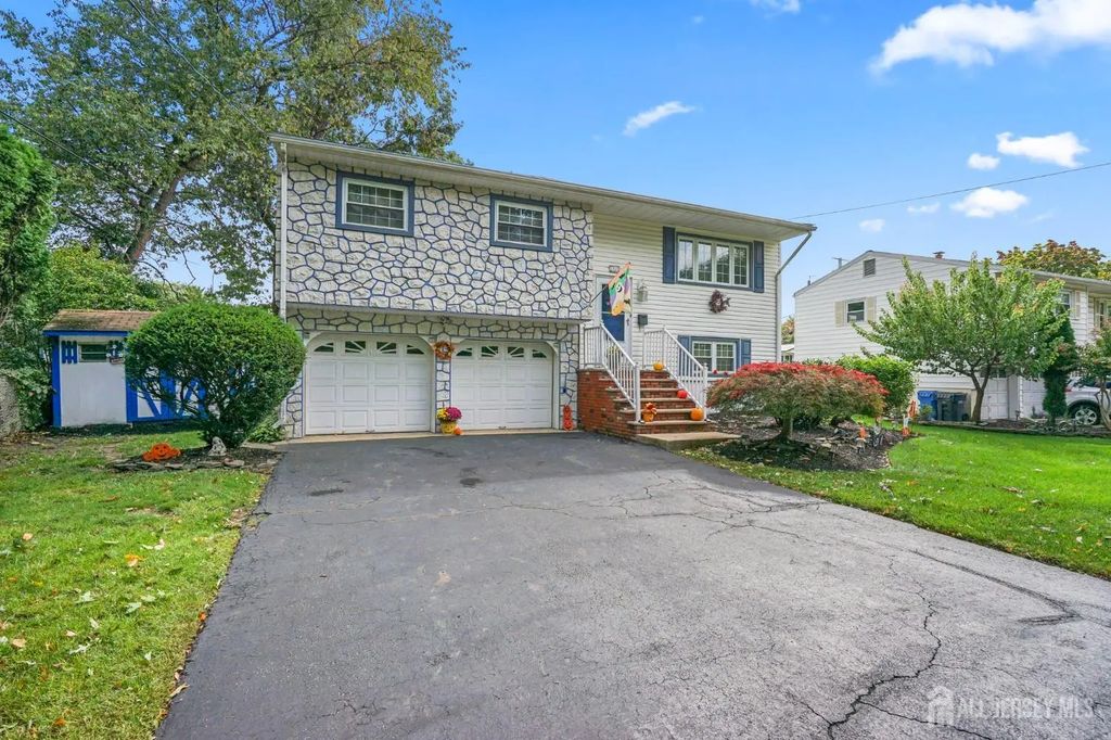 196 Marsh Avenue, Metuchen