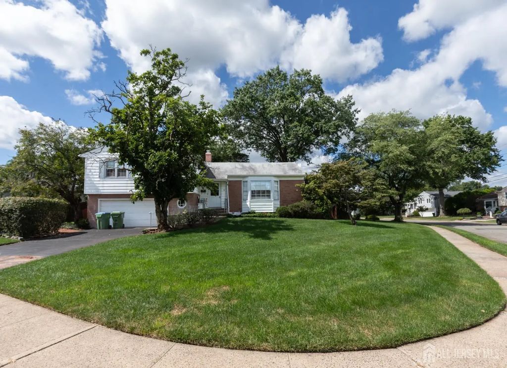 36 Brookfall Road, Edison