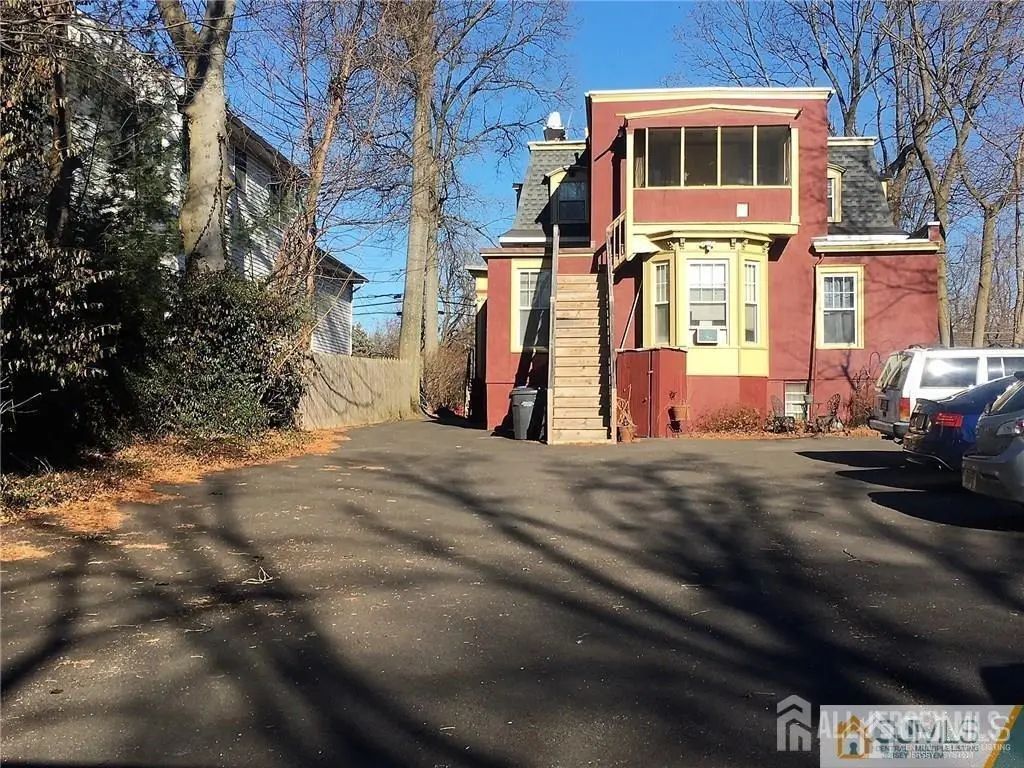 207 Woodbridge Avenue, Metuchen