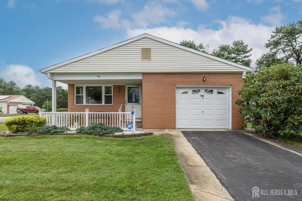 1 Selkirk Avenue, Toms River