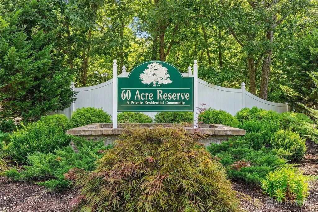 10 Bayberry Court, Jackson