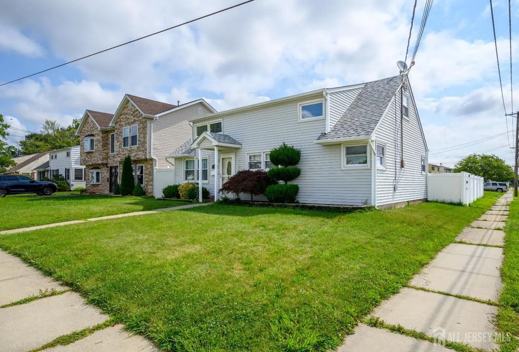 98 Daniel Street, Carteret
