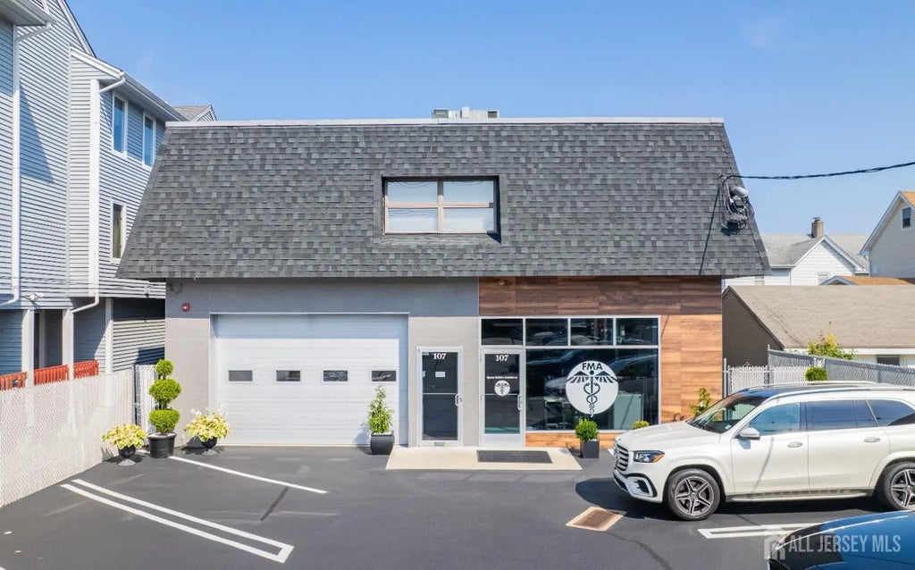 107 Stuyvesant Avenue 2, Lyndhurst