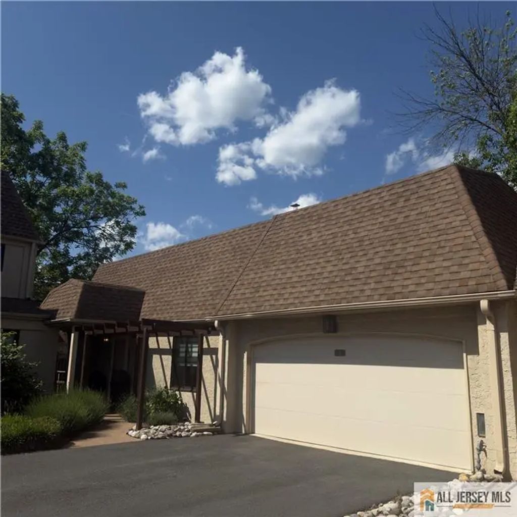 2 Park Gate Drive, Edison