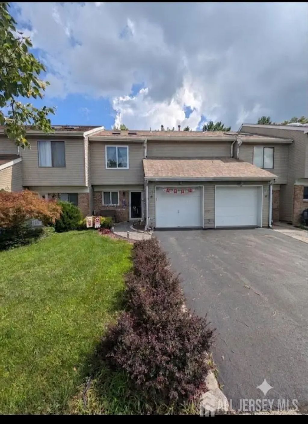16 Homestead Drive, Old Bridge