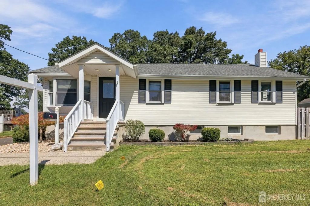 19 Tyndale Avenue, Monroe