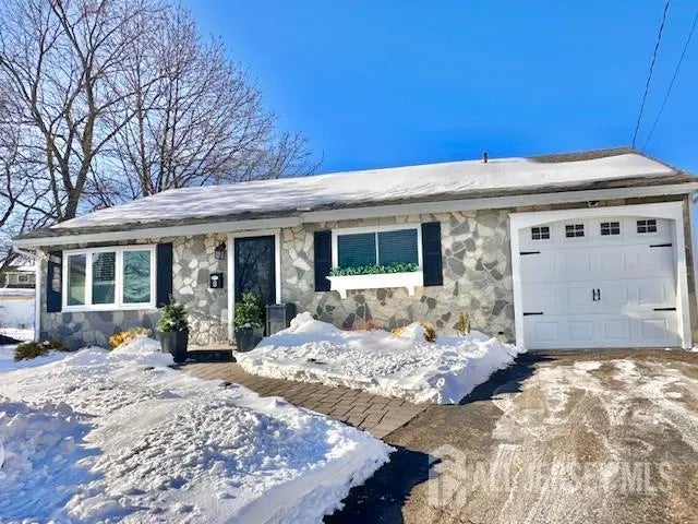 8 Willow Court, Sayreville