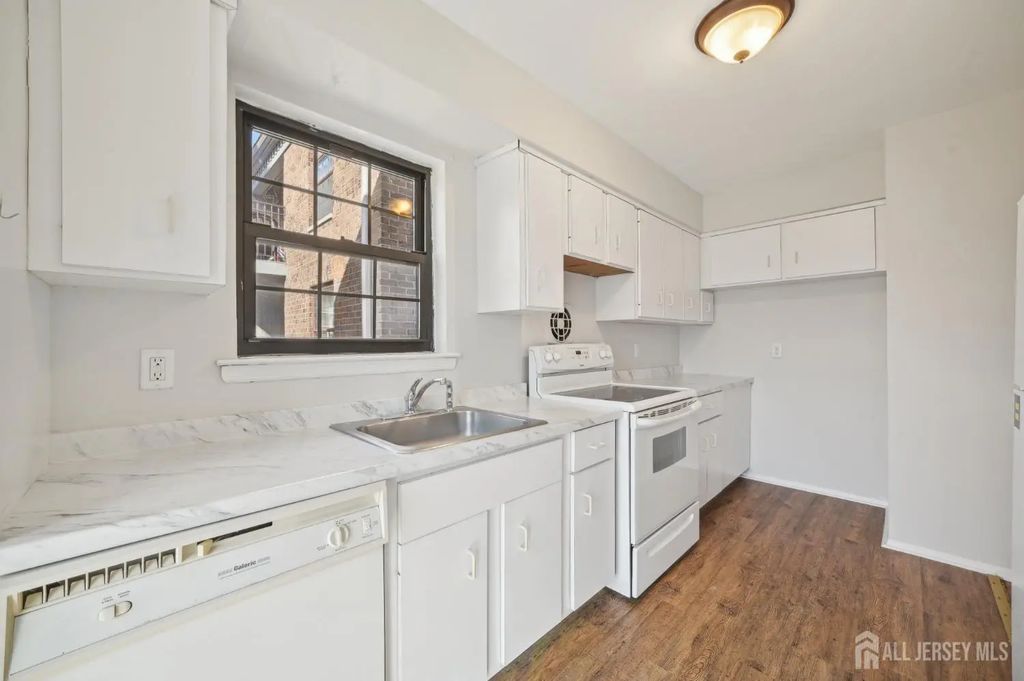323 Gill Lane, Iselin