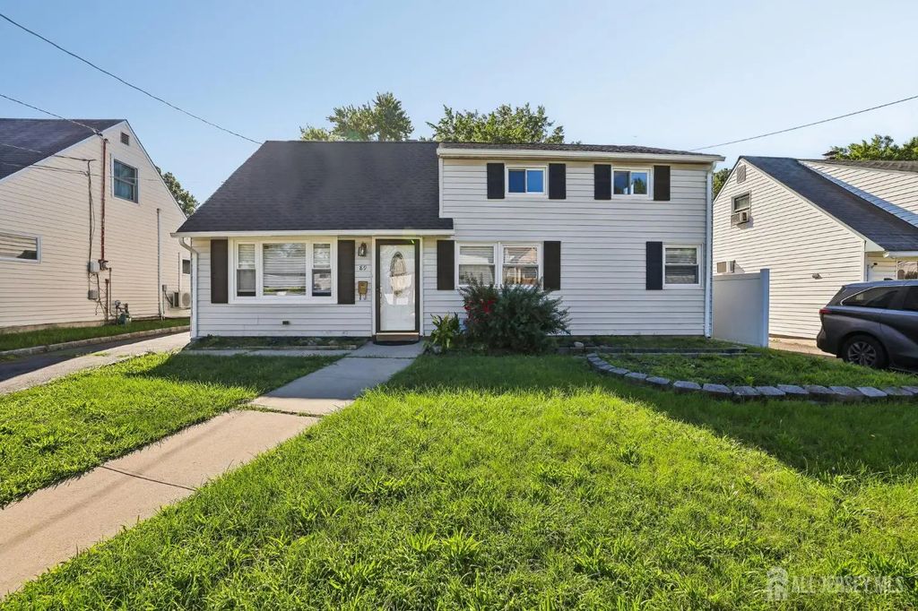 89 Homes Park Avenue, Iselin