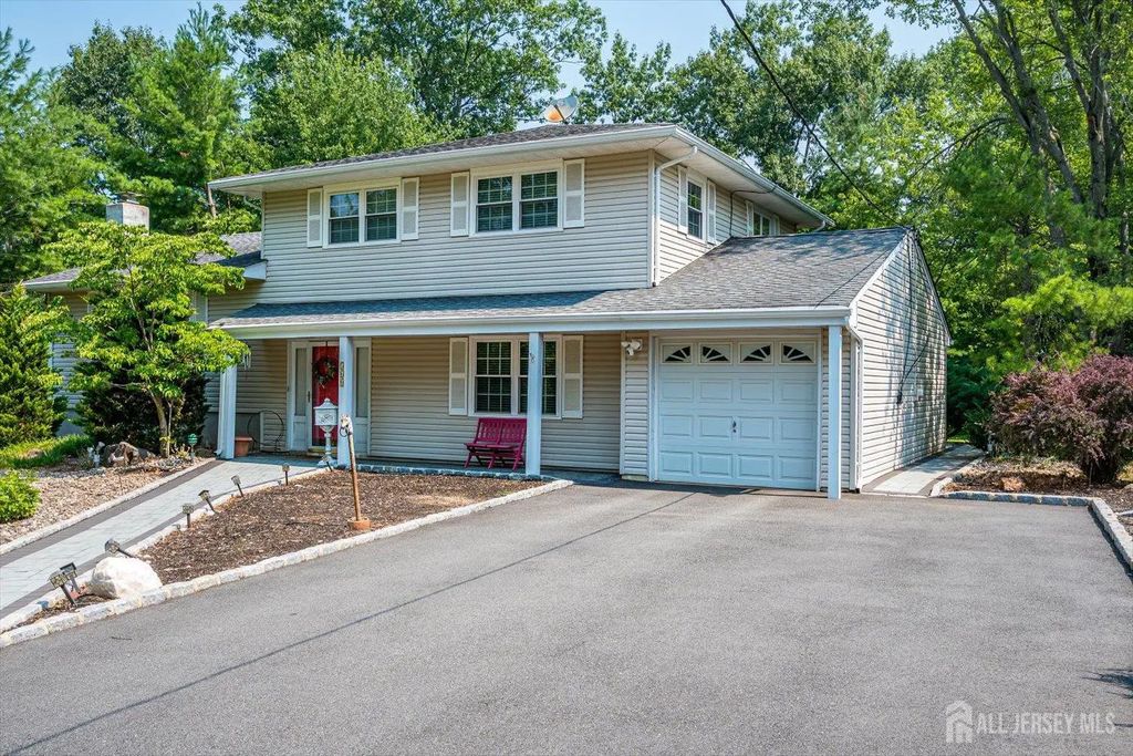 560 Wakefield Drive, Metuchen