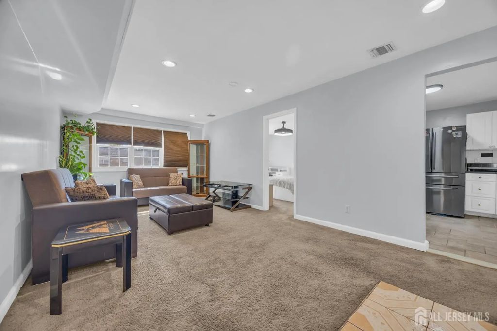 393 College Drive, Edison