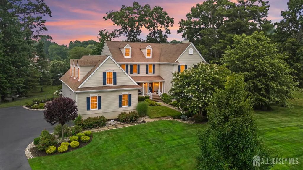 4 Breckenridge Court, Freehold