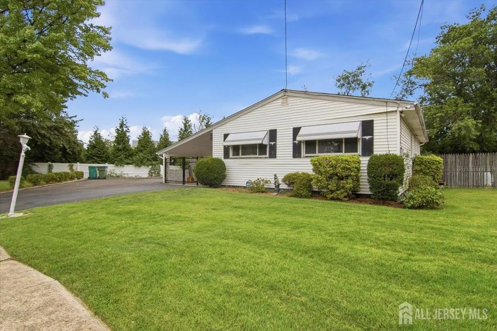 15 Bonham Drive, Edison