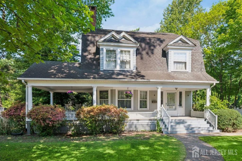 261 Beechwood Avenue, Middlesex