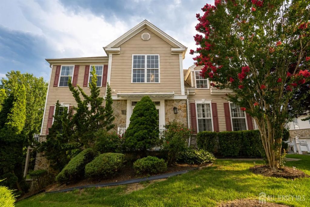 16 Biesiada Court, Sayreville